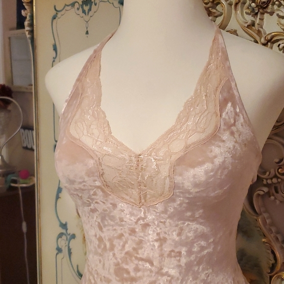 Deep V neck crushed velvet bodysuit NWOT - Picture 2 of 3